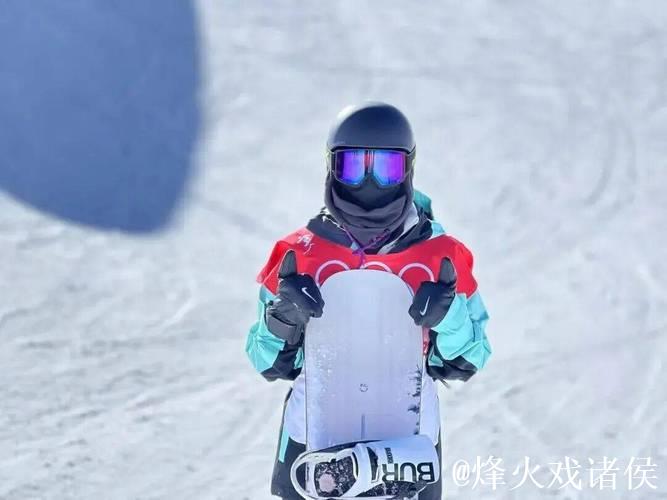 武绍桐单板滑雪世界杯卡尔加里站摘银 武绍桐单板滑雪世界杯卡尔加里站摘银